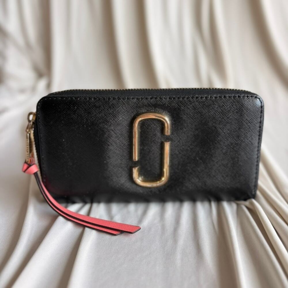 Marc Jacobs Snapshot Continental Wallet - Black Saffiano Leather, Coral Pink
